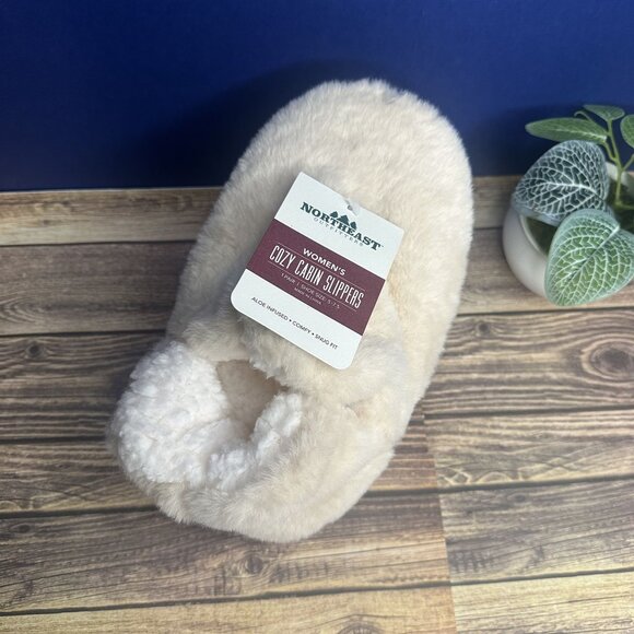NWT Northeast Outfitters Women's Cozy Cabin Slippers Size S/M (Fur Bootie) - Picture 1 of 9